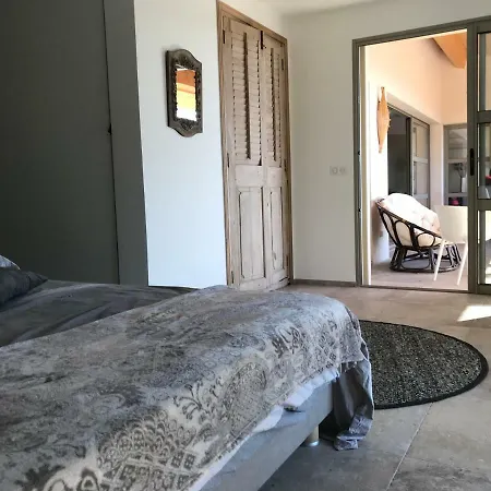 Villa En Pierre Entre Bonifacio Et Porto Vecchio *